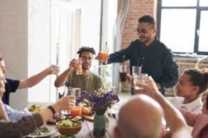 Convide a familia e os amigos para fazer o pedido de casamento